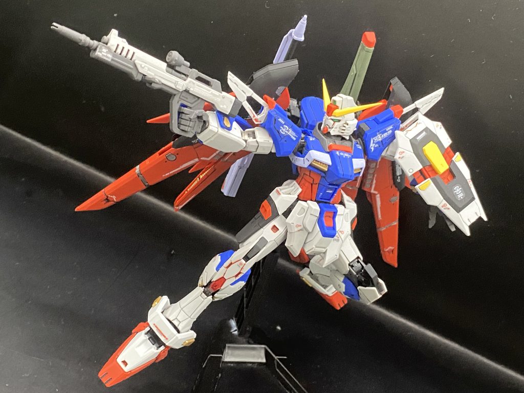 ビームライフルを構えてSEED撃ちポーズ