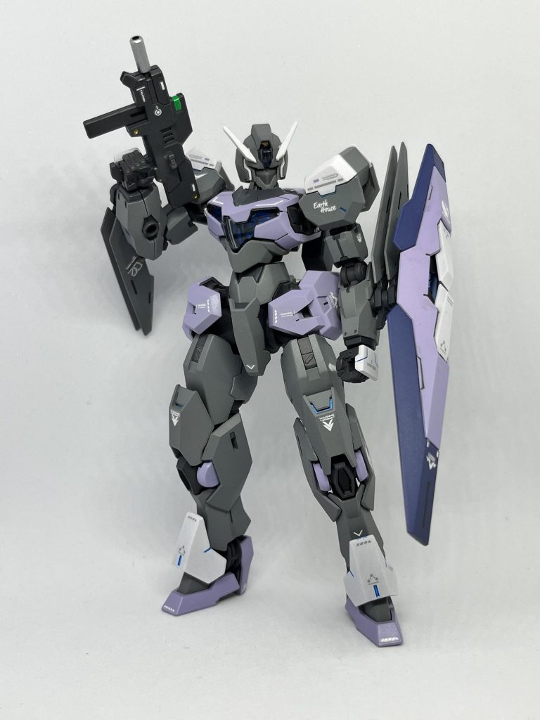 ビームカービンを構えている様子。