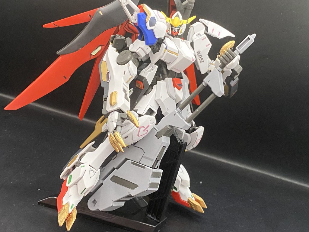 レンチメイスを地面に付けてポーズルプスレクスの腕だと肩に担ぐのはできなかったのでこうしました。