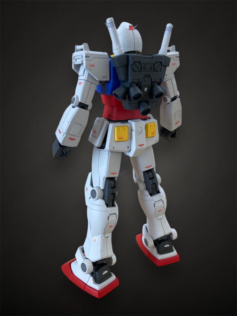 後ろ姿です。バックパックを交換しているので少しだけ高機動型っぽいというか、後期型っぽくて好きなんですよね。