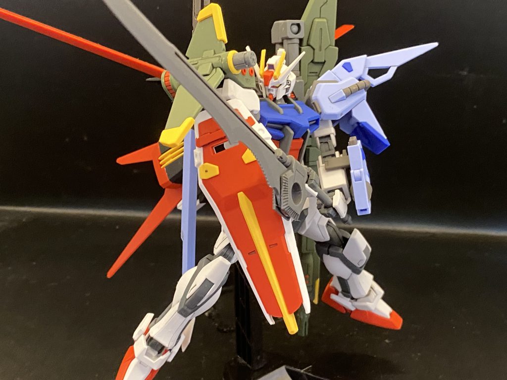 グランドスラムをいつものポーズで。エールストライクに付属しているのがいいんですが装備しない時に取り付けておける場所が欲しかったです