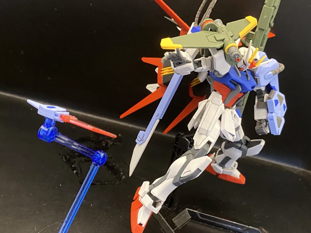 そして最後にマイダスメッサー全部購入するには結構お金がかかりますがパーフェクトストライク(各種武装追加)と考えるといいお値段かもしれないです。接続パーツも色々着くのでミキシングにも色々使えそうです。部分塗装は最小限にスミ入れとつや消しでの簡単フィニッシュですがこの出来栄え。いいキットです。