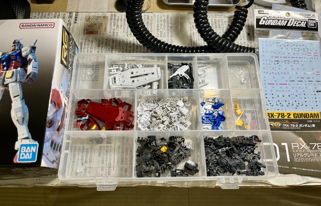 ブレードアンテナ基部の赤いパーツ（C17番）をランナーと共に捨ててしまった模様ですが、この時はまだ気付いていません😓後日、部品注文することとなり、完成が遅れました。