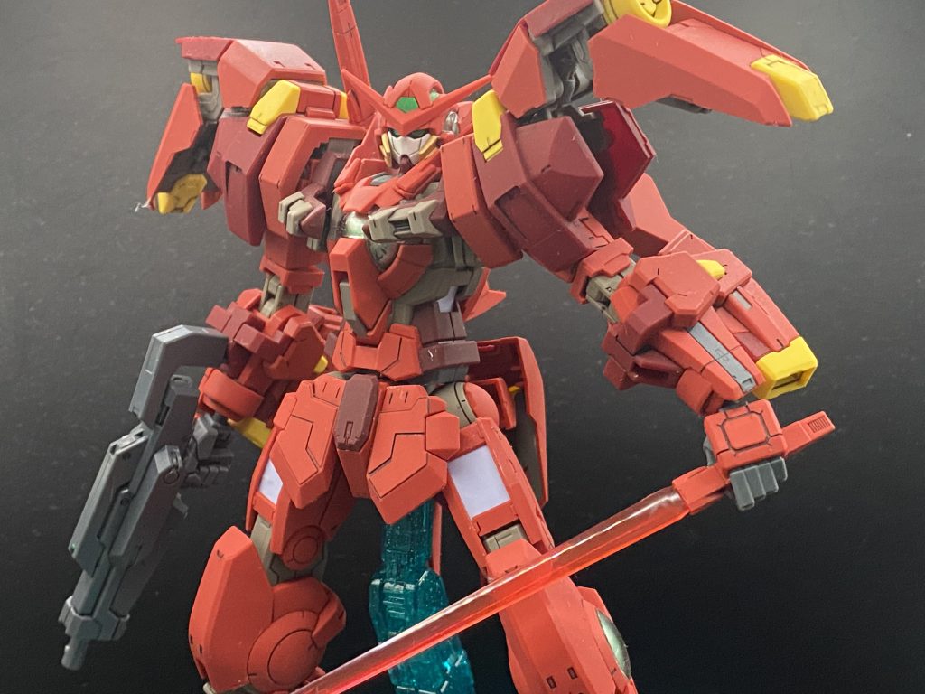 最後に頭部をエクシアに差し替えてパシャリ。クビとの接続用PCキャップさえあればそのまま組める素敵仕様です。全体的にパーツが大きくて違和感が強かったですね。HGしか作ってなかったからすごい違和感がありましたがいざ完成させるといい出来に満足のいくキットでした。