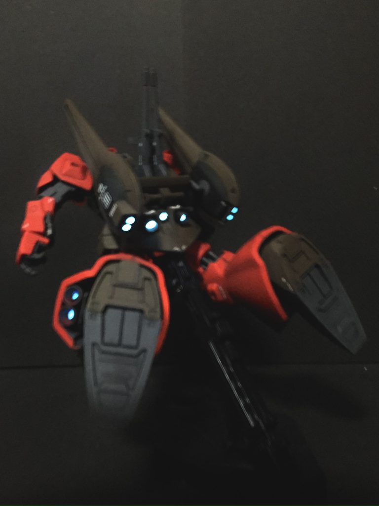 アクションベース3ガイアの蛍光クリアでバーニア内を塗装。ブラックライトを当てるとこの色に発光します。