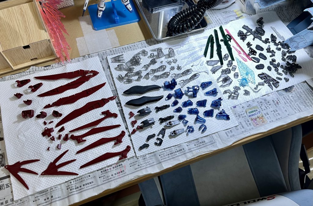 スモークやブルーのクリアパーツがキレイなんですよ✨