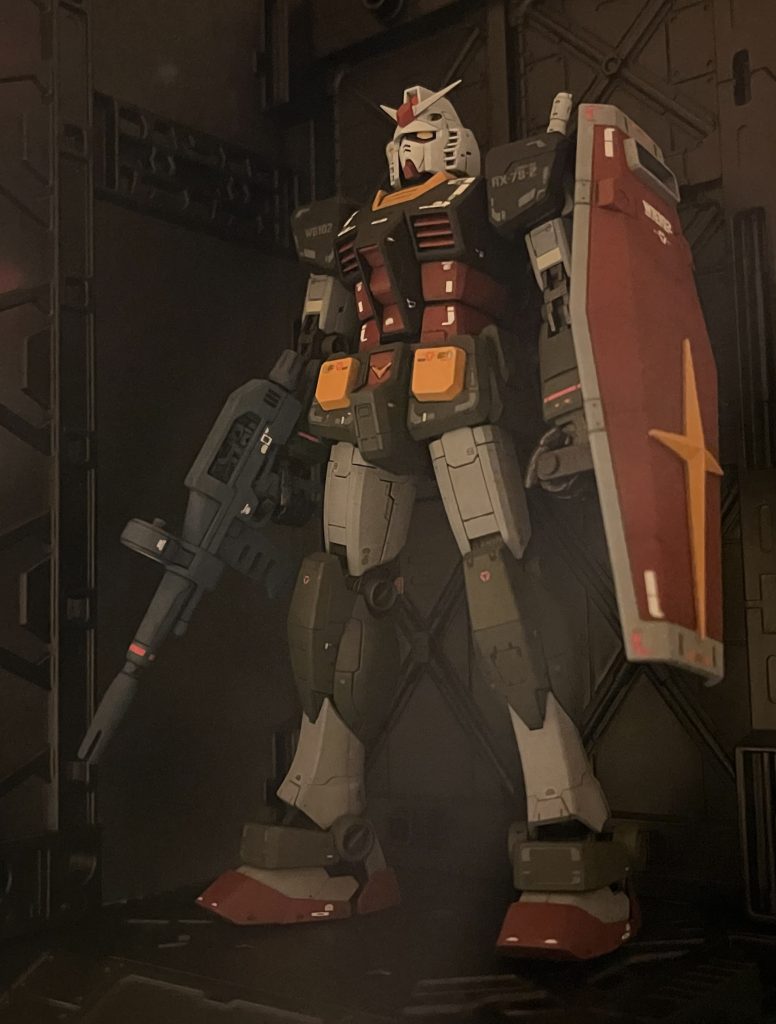 サムネと同じ写真で申し訳ありません。ブンドド向きのキットではないため、あまりガシガシとポーズ変更したくないんです🙇デカールは純正品の水転写式です。エピオンも純正品の水転写式を発売して欲しいなぁと思いますし、ver.2.0もそうです。