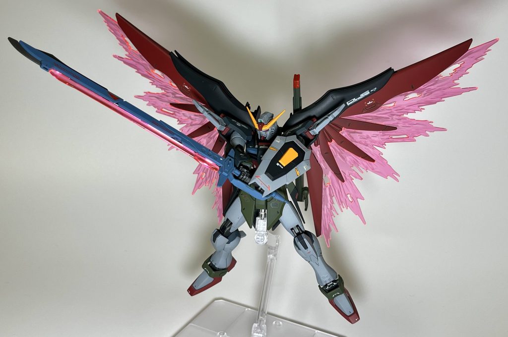 アロンダイト両手持ちも難なくできます。RG版は持たせるのが大変で、結局左手は添えるだけでしたよ🙇