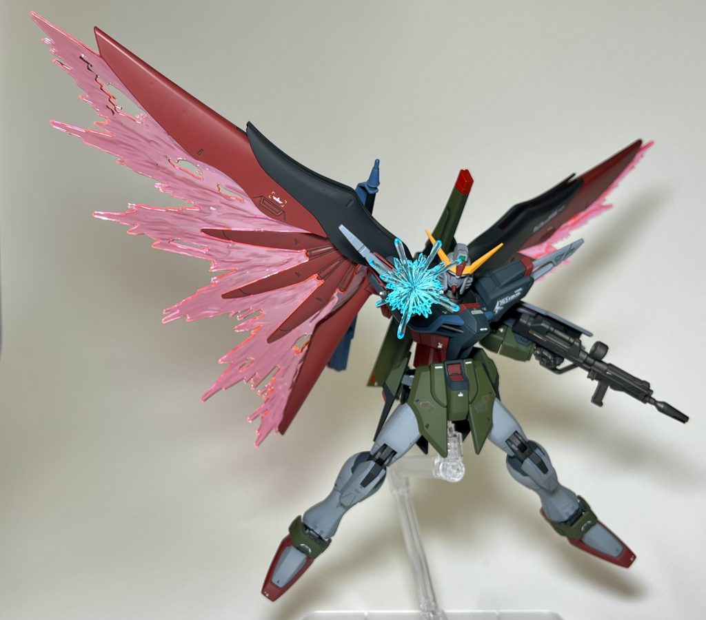 HGCE版の箱絵風に。スタイルが良くてよく動く。エフェクトパーツも全部付いてきます。噂に違わぬ名キットですね。アニメカラーで塗るためにもう1回作りたいですが、売ってないです…。11月のスペックIIゼウスセットは早朝から並んで絶対に買います!