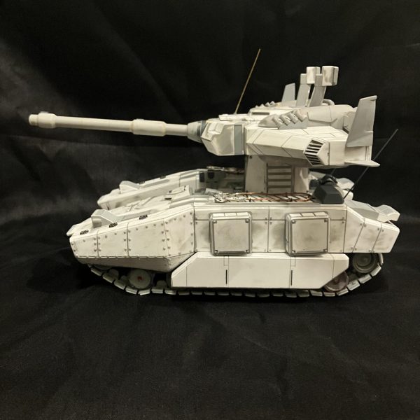 1/48 戦車 製作73〜87日目すべてのディテールアップを終了しました〜♪これでサフを吹き本塗装に入れます（＾ν＾）東部戦線仕様のマゼラアタックとして仕上げてきました塗装はグリーンのマゼラアタックを予定してましたが、欧州戦線のドイツ軍戦車を参考にデザート迷彩にして行こうかなと思います設定資料の寸法に近づけました全長225(砲身含み250)mm、実物240(265)mm全幅152mm、実物160(翼端240)mm全高210mm、実物155mm全高は設定通りにするとかなり高くて間延びした雰囲気に感じたりイラストだとかなり低く感じましたので低重心にした機体にしました♪ （2枚目）