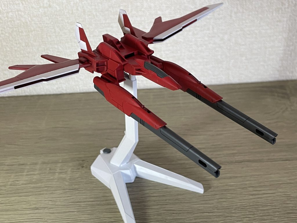 一番悩んだのはビルドブースターの色分け。翼の塗り分けは、ピンクでも良かったですが、敢えて白にしてみました。他は、関節との色の違いを出すために、一つ明るめなグレーにしました。