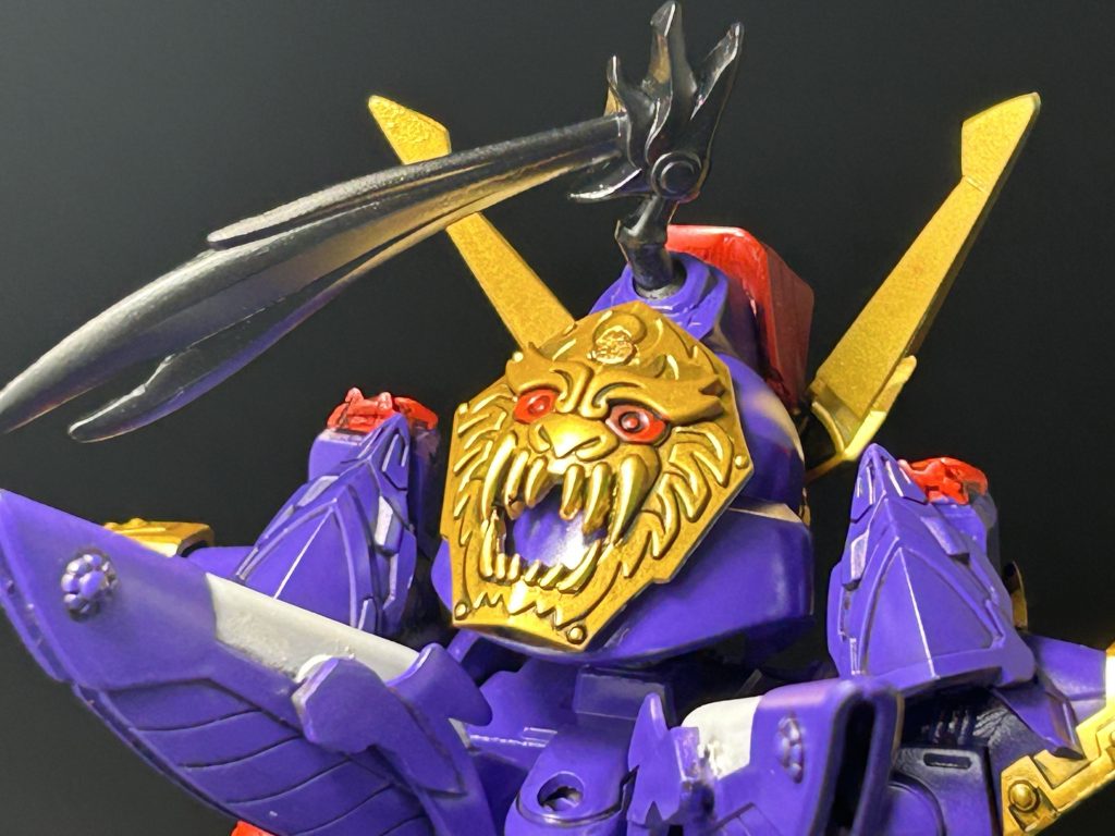 後頭部の[虎の顔の彫刻]は元々[窮奇]の魂を封印した呪物であり、宿主に触れる事で強制的に受肉状態となる。意識は宿主と[窮奇]の魂が同居した状態だが、肉体の主導権はほぼ[窮奇]にある。設定をもう少し掘り下げると…・宿主は元々はV2→受肉した際にザンスパインに変化この一連の流れは、[主人公側の機体の技術を盗み、それを元にガンダムそっくりに作り上げた]という経緯から持ってきています。