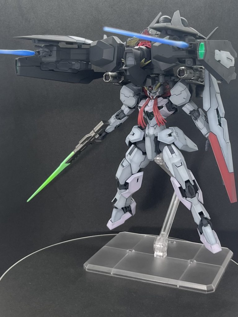 ソーンを変形させて、専用ジョイントを用意して背負わせました。