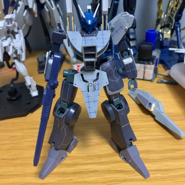 設定画とMG参考mk-Ⅴ続き肩パーツとフロントアーマーの骨組みが完成！肩部ミサイルポットをつけるための肩の開閉ギミックが再現できて満足！腰のサイドアーマーのサイズと形がマジ難しい！全体のプロポーションで一番重要なところが決まらない！大型化してなんとか形にします！（5枚目）