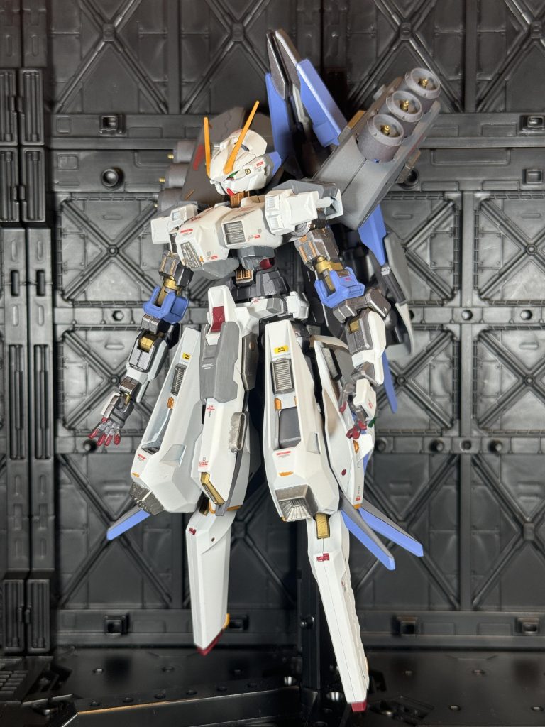 元々のウーンドウォートの小さくて華奢なところも好きなのですが、もうちょっとガッチリした機体にしたくなりミキシングしました。