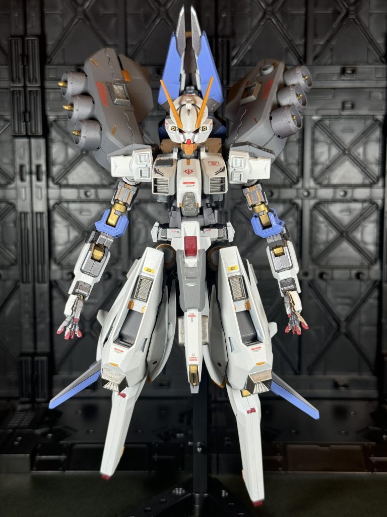 頭部、腕部、脚部はウーンドウォート肩部と胸部はアルト胸部はパテを盛ってます。