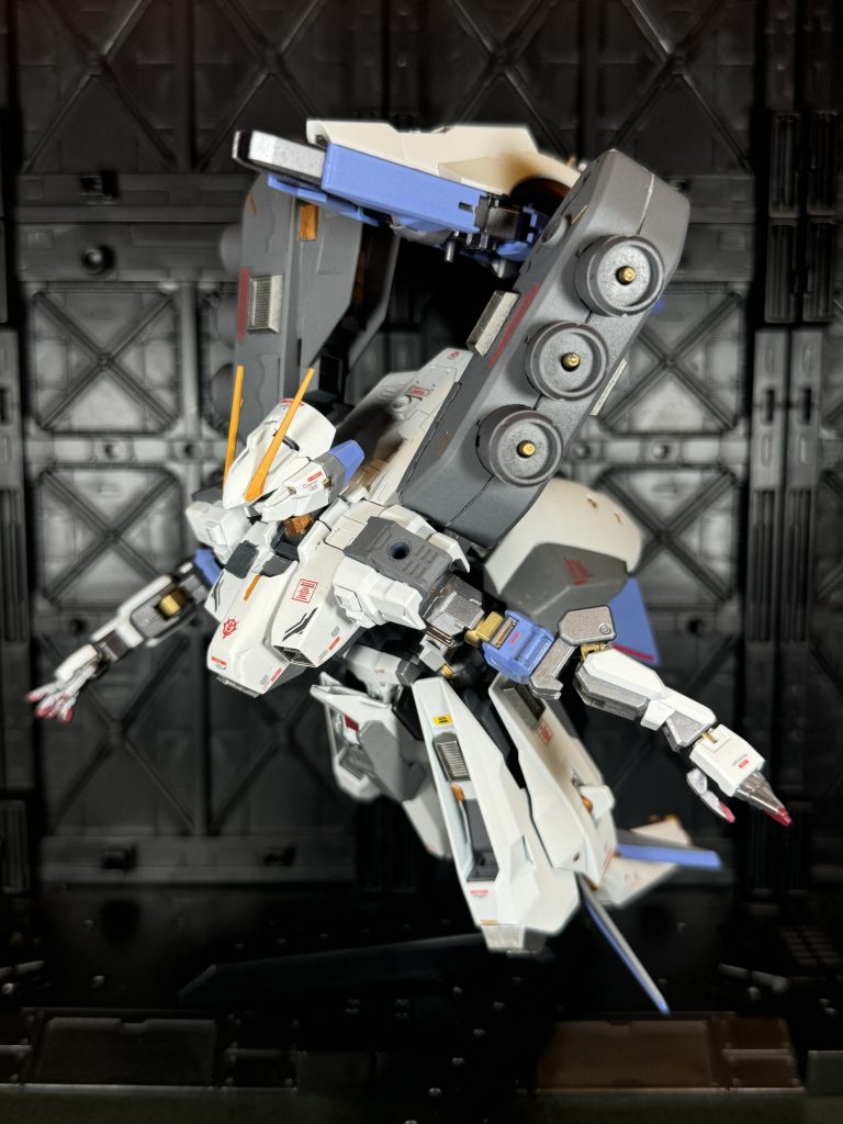 ファンネルの羽を塗り分けたのに…格納すると見えないというチョンボ。