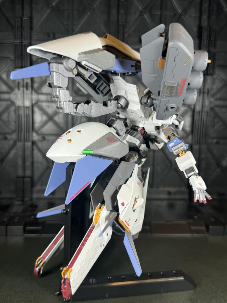 外装白 Gニュートラルグレー青色 Gミリオンブルー 灰色 Cミディアムシーグレーその他はシタデルカラーで筆塗り