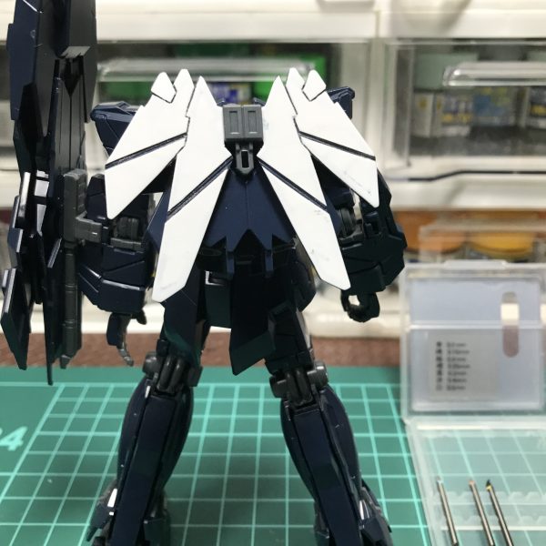 2023/9/17アームドアーマーXCは開くと肉抜き穴だったので、プラ板で自作しました。取説ではホイルシールでカバーするみたいですが、中古品なので自作。2024/9/29現在・・。時がここで止まってます。1年かぁ・・・。（2枚目）