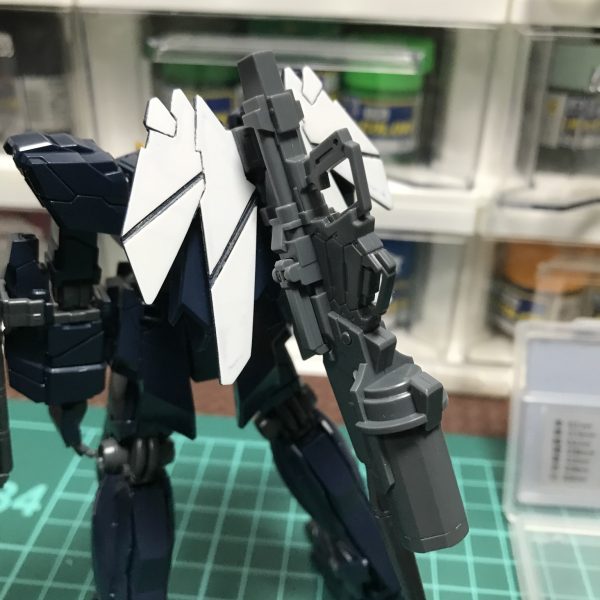 2023/9/17アームドアーマーXCは開くと肉抜き穴だったので、プラ板で自作しました。取説ではホイルシールでカバーするみたいですが、中古品なので自作。2024/9/29現在・・。時がここで止まってます。1年かぁ・・・。（3枚目）