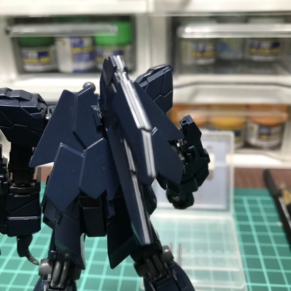 2023/9/17アームドアーマーXCは開くと肉抜き穴だったので、プラ板で自作しました。取説ではホイルシールでカバーするみたいですが、中古品なので自作。2024/9/29現在・・。時がここで止まってます。1年かぁ・・・。（4枚目）