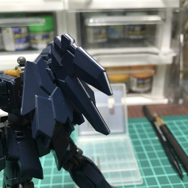 2023/9/17アームドアーマーXCは開くと肉抜き穴だったので、プラ板で自作しました。取説ではホイルシールでカバーするみたいですが、中古品なので自作。2024/9/29現在・・。時がここで止まってます。1年かぁ・・・。（5枚目）