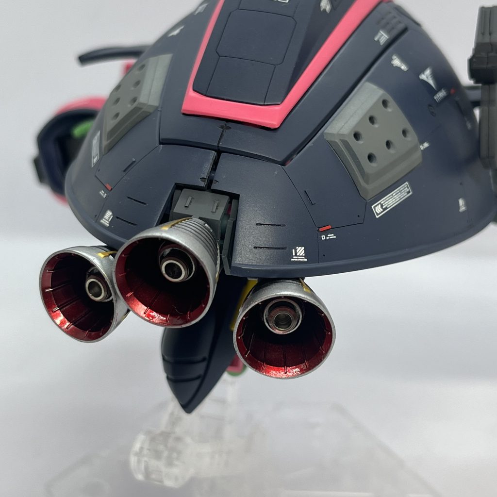 バーニア裏側はプラ材、メタルパーツで多重化、クリアーレッドでキャンディ塗装です。