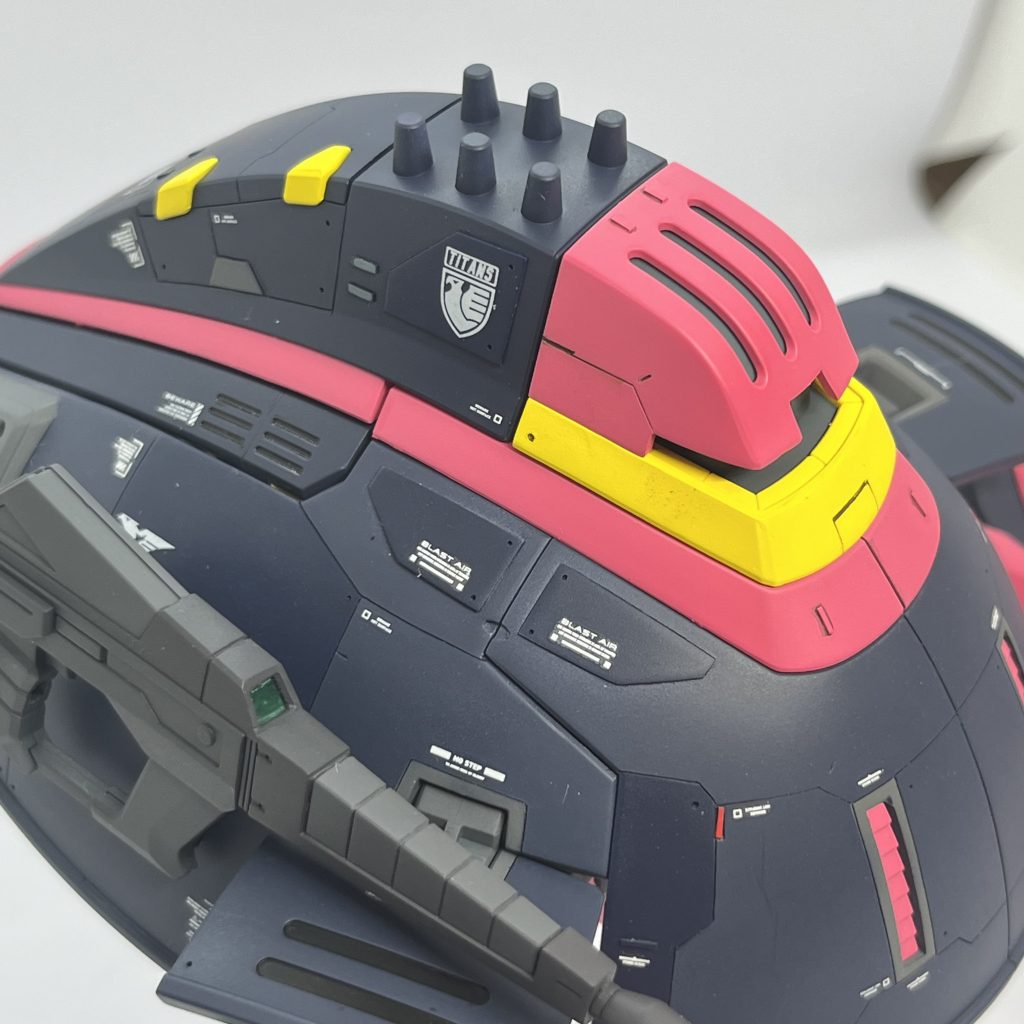 ビームライフルも2色に塗り分けました。