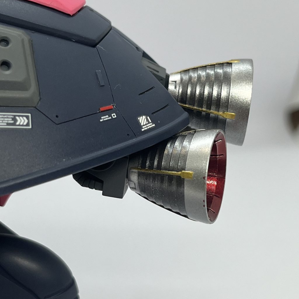 バーニアはシルバー、アイアン、ゴールドの3色で塗り分けました。