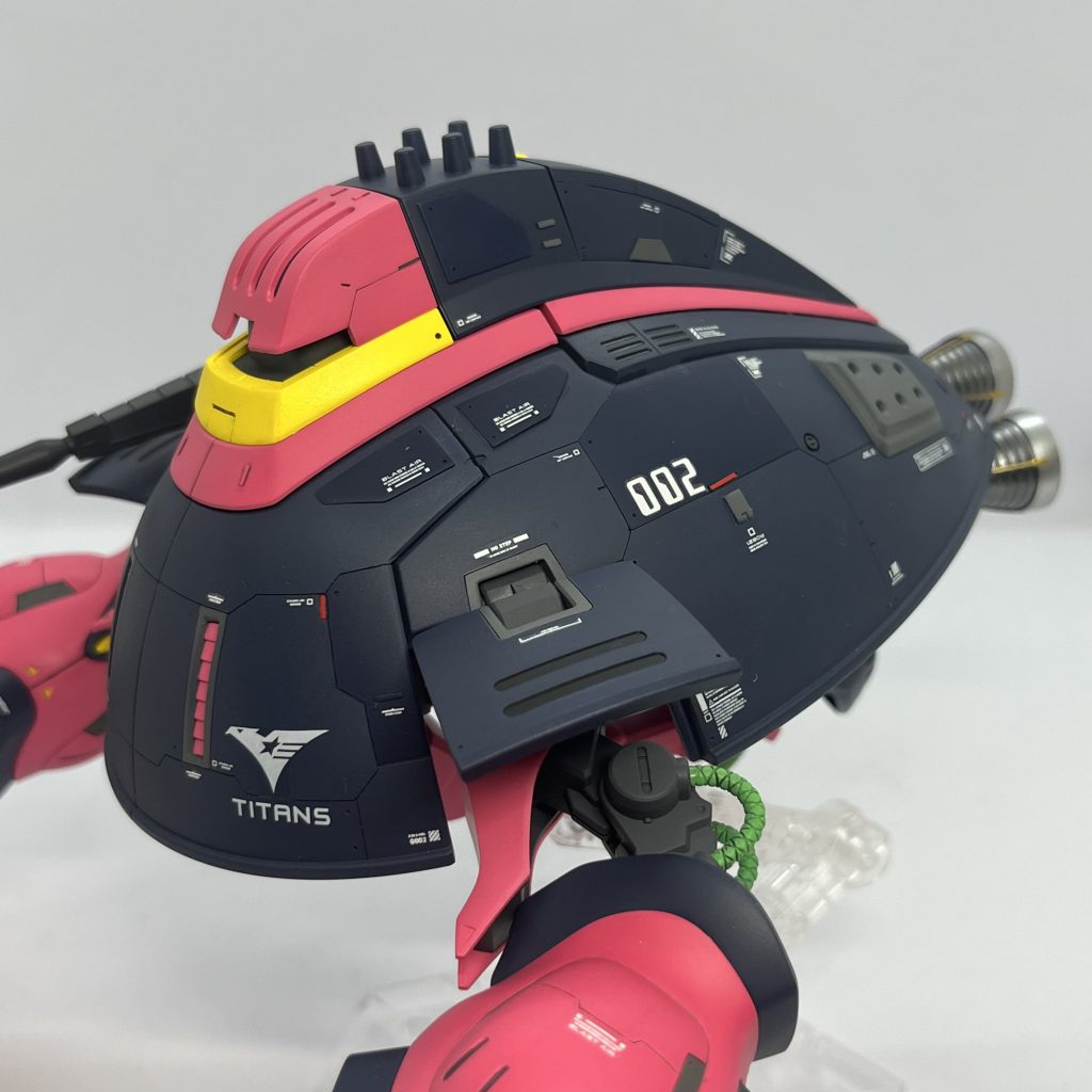 バウンドドックってジオングの系譜らしいですね(知らなかった🤔)なのでRGジオングを参考にスカート周りをスジボリ、プラ板、レッドチップで情報量を増やしてます。番号はロザミア機の2号機としました。