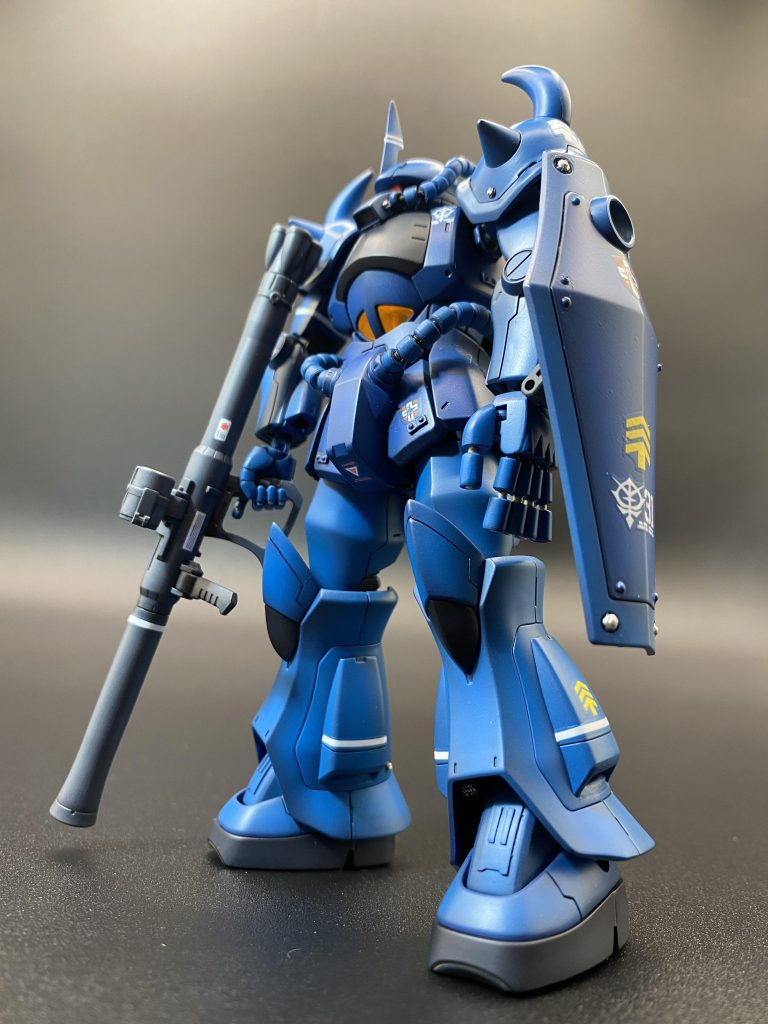 実はドダイYS製作の途中ですが、それに搭乗させるのに相応しいようにHGザクのハンドパーツとバズーカーを失敬して塗装しました。