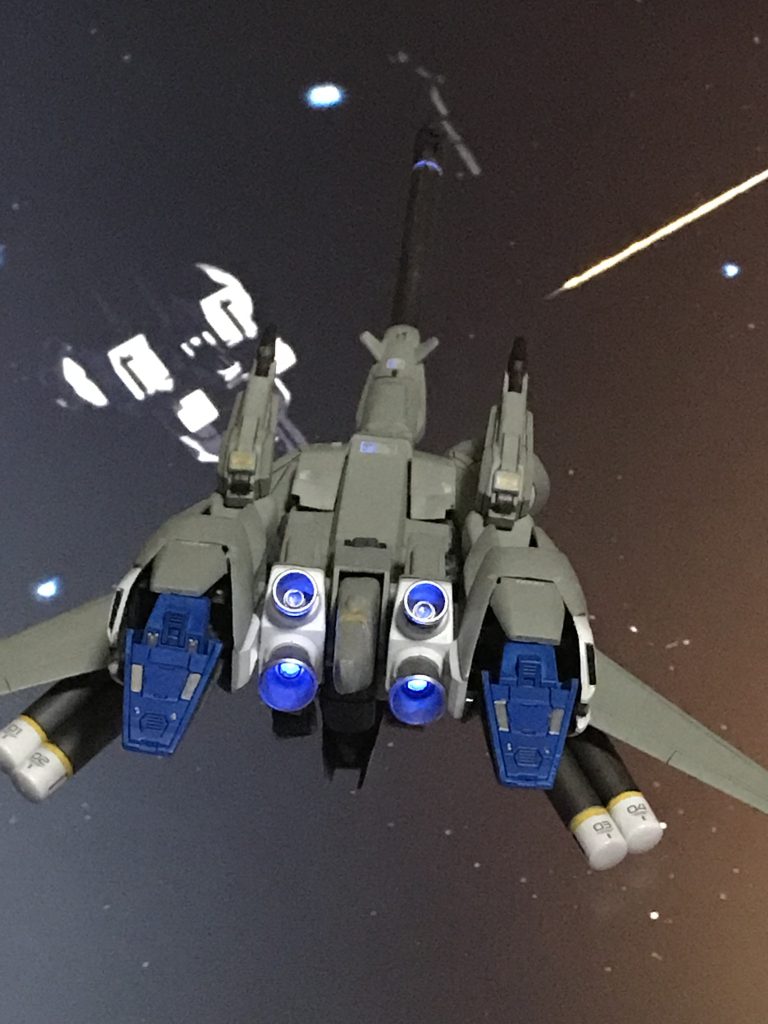 ウェーブライダーの後部ショット。増槽が戦闘機の雰囲気を醸し出し、また良き。