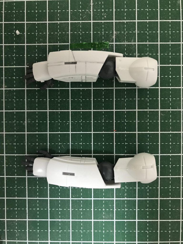 シド•ミード氏のイラストとにらめっこしながら、エッジをだしたりモールドを掘ったり。