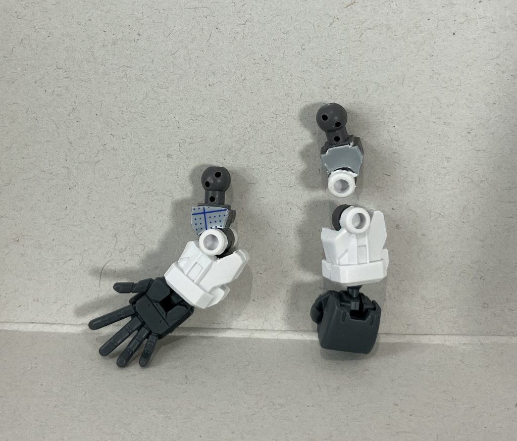 腕は分割変えて穴を埋めました