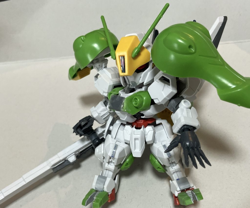 手はコトブキヤのシャープハンド2を、一部加工して使用。