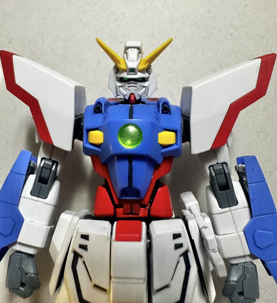 ノーマルモードが好きですが、どうもブルドックみたいな冴えない顔だったのでマスク左右を少し削って細くし、ヒサシをアイラインに合わせてデザインナイフで削いでRを付け、マスクの△も少し削いで鋭角気味にイケメンになったかな☺️