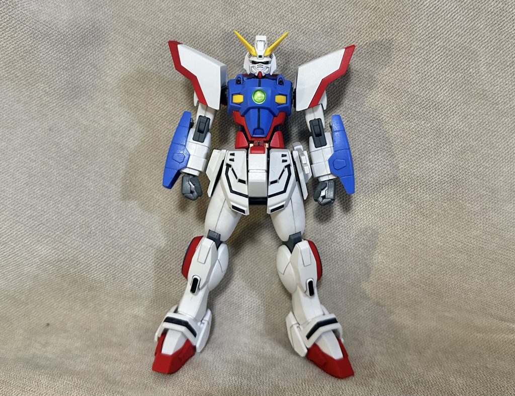 赤い腹部内部にボールジョイントを組み込み延長それに合わせて腕と肩の軸を2mm程延長首も1〜2mm程延長股関節も1.5mm程延長太ももは丸見えの横ロールの分割線が気持ち悪いと感じたのでスターバーニングの太ももassyを移植