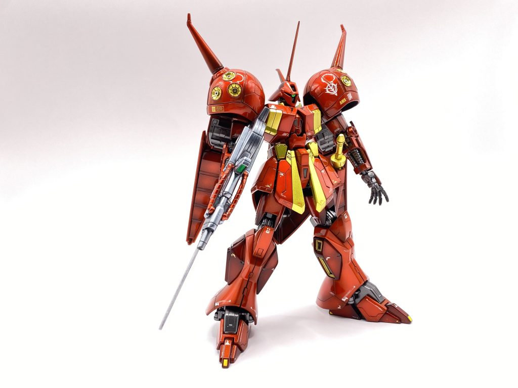 赤色のキャンディ塗装はガイヤのプレミアムレッド、+蛍光レッドとクリアホワイト少々で深みと鮮やかさが出るようにしてみました、下地はゴールドです