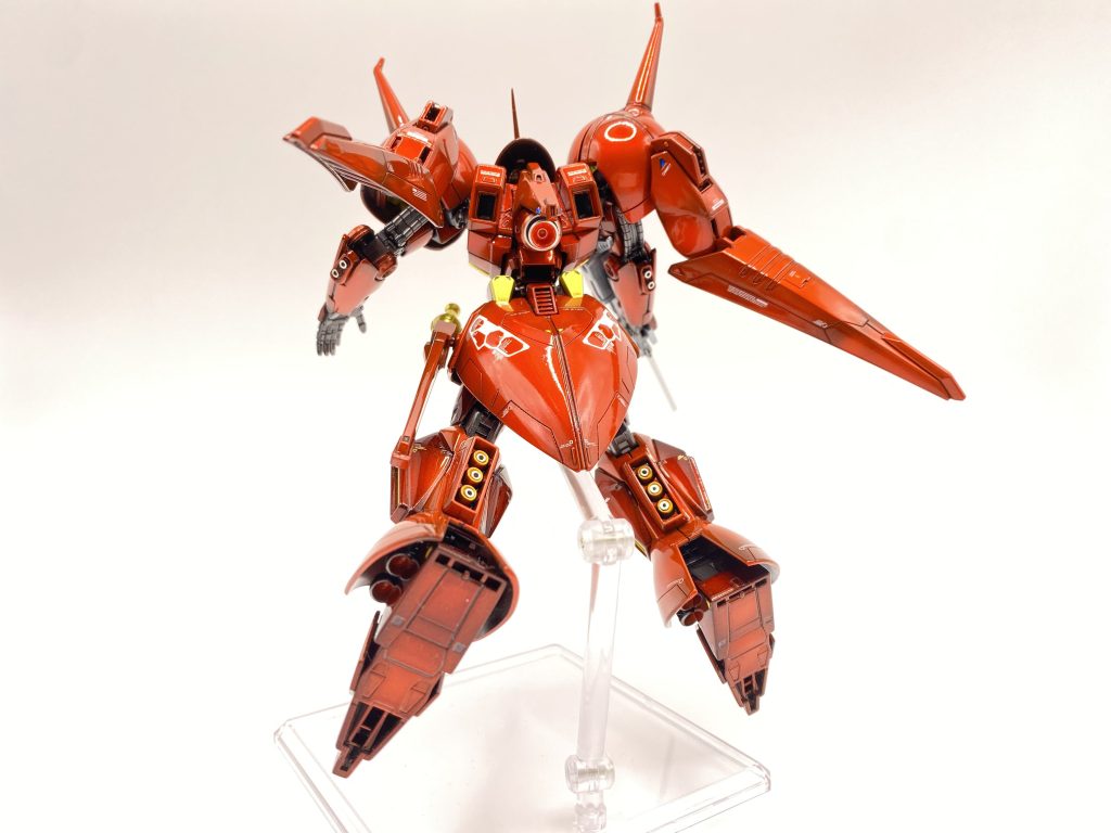 銃を持たせると右手は、ほぼ固定。ポージングしようとするとポロポロ落ちます肩のボールジョイントも外れやすいですでもまあ、旧キットと比べたらガンガン動きますから大満足です。