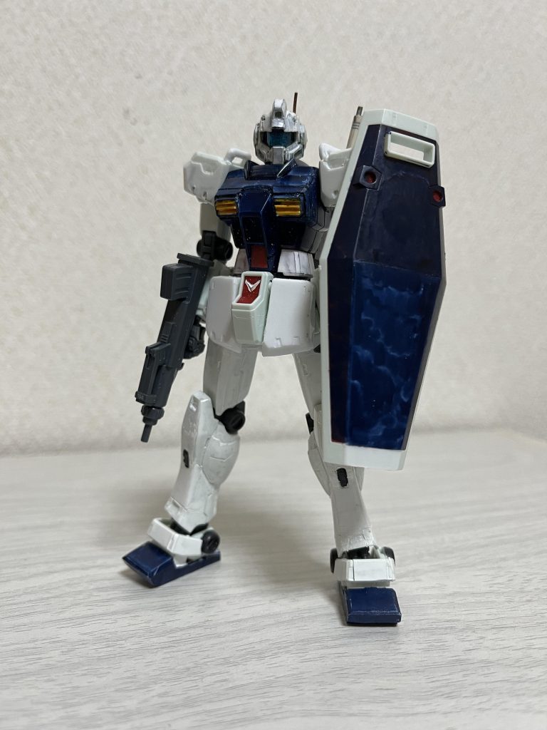 主な工作は、前後スカート部の改造、太腿の延長、脚のジム化、脛後ろ側のボリュームアップ、靴の小型化、肩や腕をそれっぽく改造、胸の形状変化、胸ダクトのプラ板化等です。頭はジム改の物が残っていなかったのでジムストライカーからのの改造です。バックパックはジム改からの流用です(一部改造)。