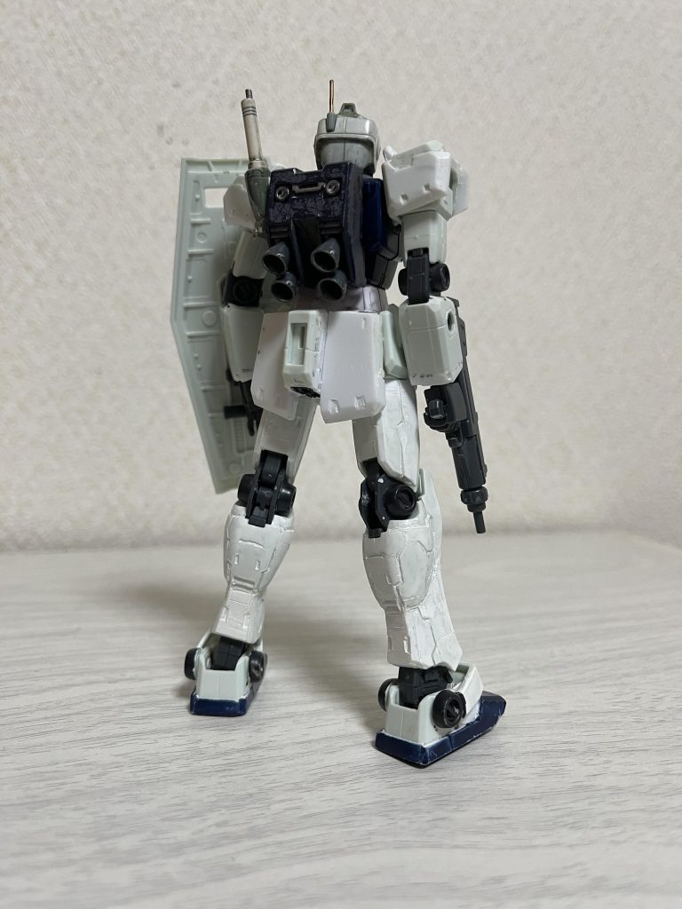 肩スラスターを忘れたり、サイドスカートが放ったらかしだったり、抜けも多いですが、なんとか形になりました。