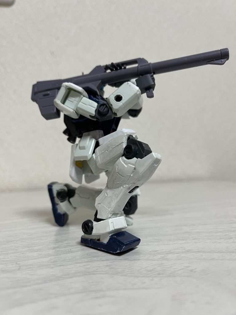 今回も膝立ちに拘り、先の投稿のジムと同じ工作(太腿延長、靴小型化等)をしています。