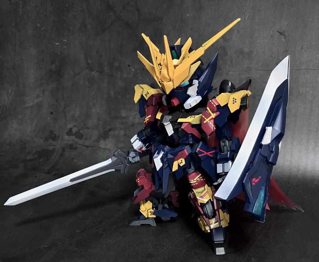 アーマーパージして額のパーツを交換、顔をひっくり返して解放形態!