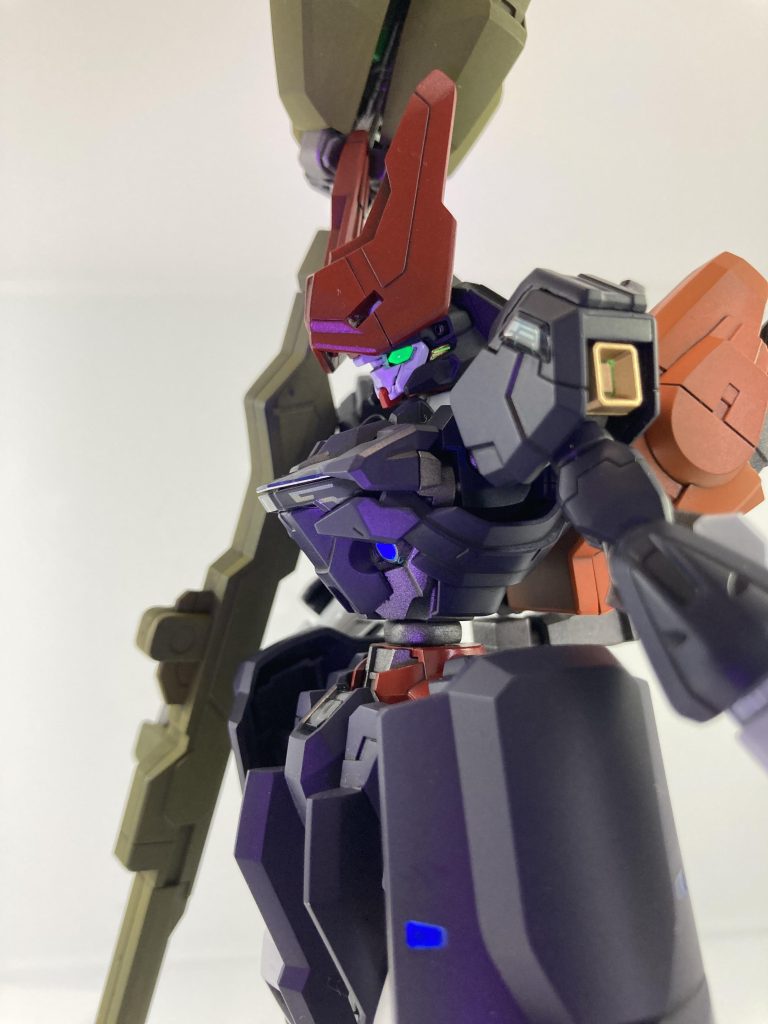 塗装ですが、今まで使用していたプロスプレーがおしゃかになったのでメテオIIを購入しました。電動コンプレッサーはいいモノだよウラガン。少ない小遣いを頑張って貯めた甲斐がありました。次はダンボールと小型扇風機で自作した貧乏塗装ブースを換気扇のものにクラスチェンジしたいところです。余談が多く申し訳ありません。