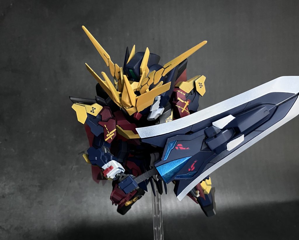 さやから剣を引き抜くポーズができます