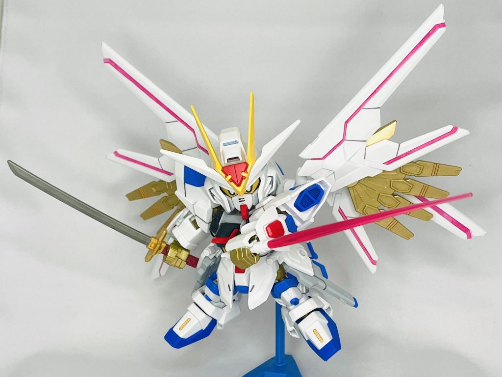 翼のピンクも、塗装しています。ベタ塗りにならないように、薄めのファレホでムラを出すようにして見ました。