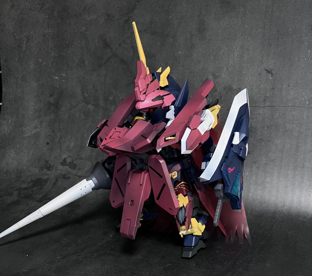 アーマー形態の主武装のランス大出力大質量を活かした突進がメイン攻撃です。