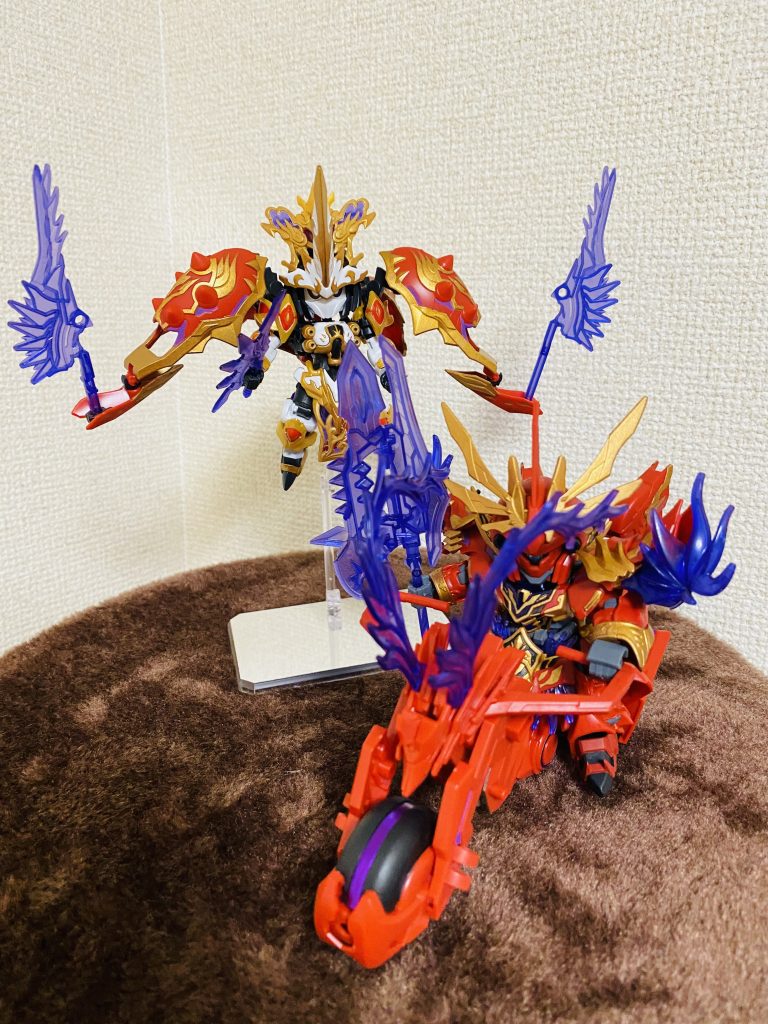 相方と一緒に。ここから貂蝉クシャトリヤのパーツを呂布シナンジュに合体させます。