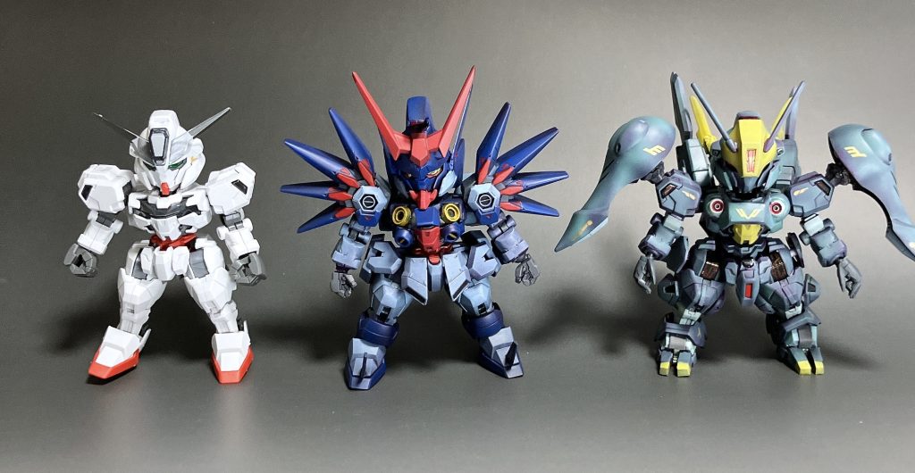 元キットと比べて。右のクィンマンサ改造は近日中に公開します。