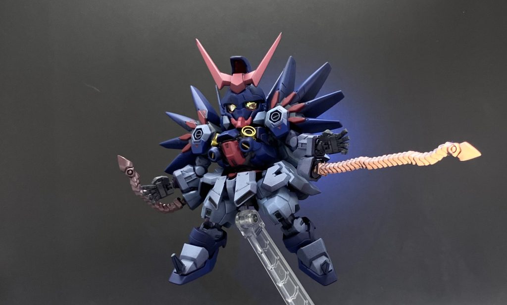 また、ブラックライトに反応してオレンジに光ります。